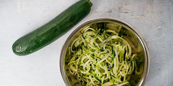 spiralize-zucchin-noodle-for-meal-prep