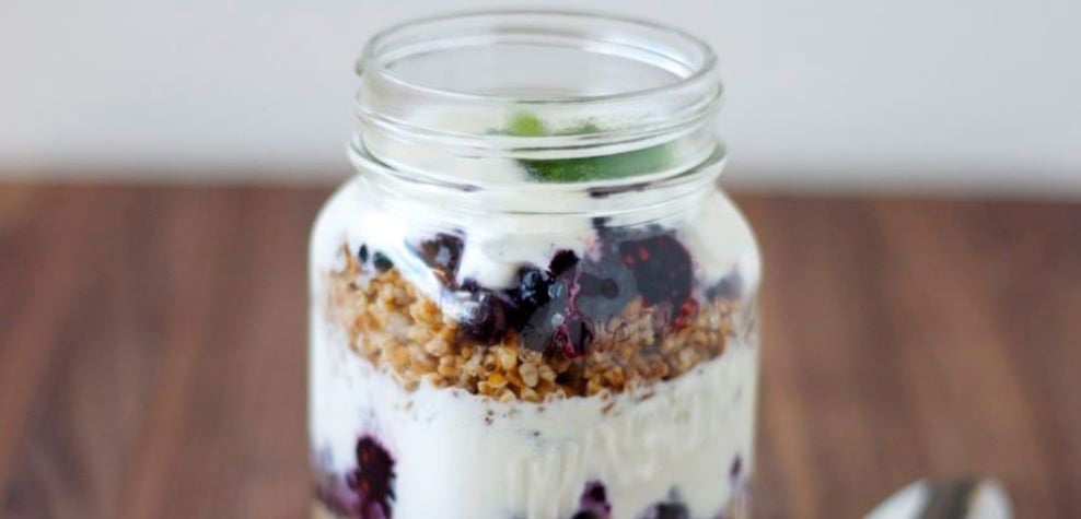 High protein snacks greek yogurt parfait