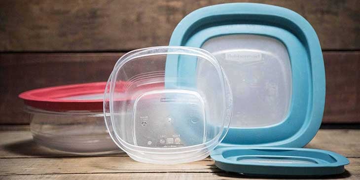 Rubbermaid meal prep containers with blue and red lids placed on a wooden surface