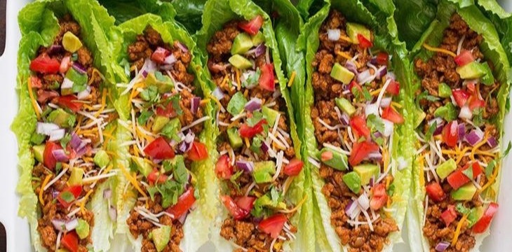 five colorful steak and avocado lettuce wraps placed side to side 