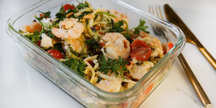 garlic shrimp noodle bowl recipe in meal prep container 