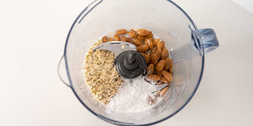 preparing protein cheesecake crust