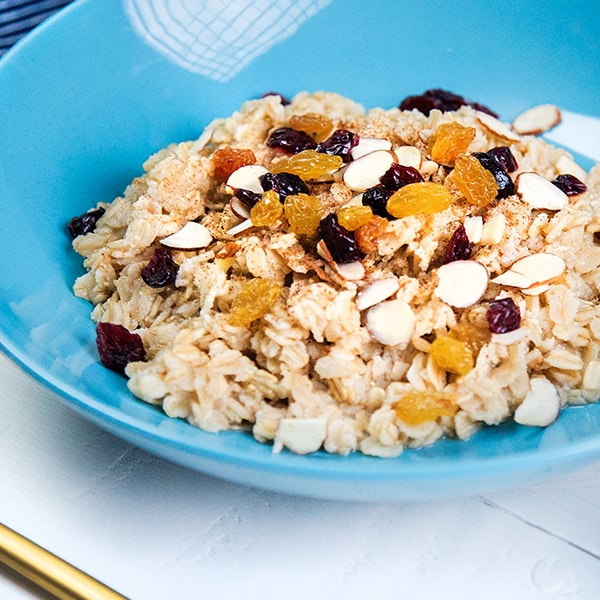 cranberry_and_almond_cinnamon_oatmeal-min