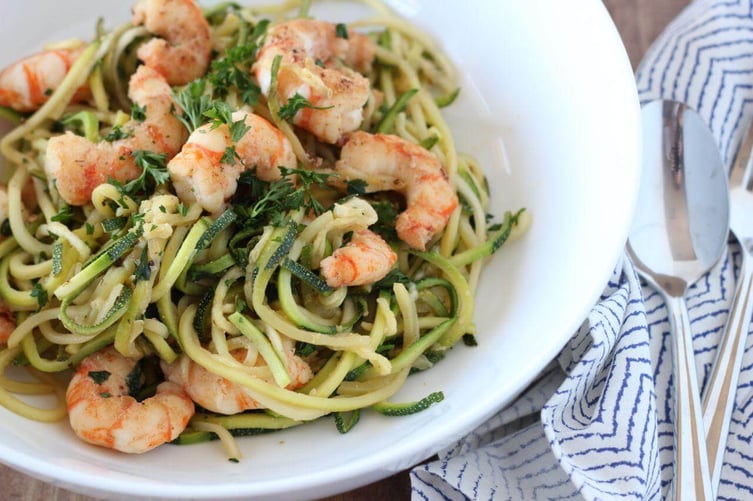 GARLIC SHRIMP WITH ZUCCHINI NOODLES GARLIC SHRIMP WITH ZUCCHINI NOODLES