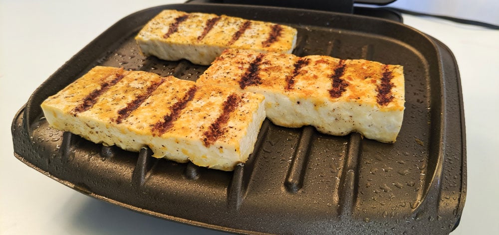 high-protein-vegan-recipes-meal-prep-grilled-tofu-and-quinoa (2)