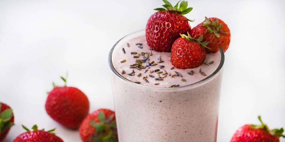 keto lavender strawberry smoothie for keto meal prep