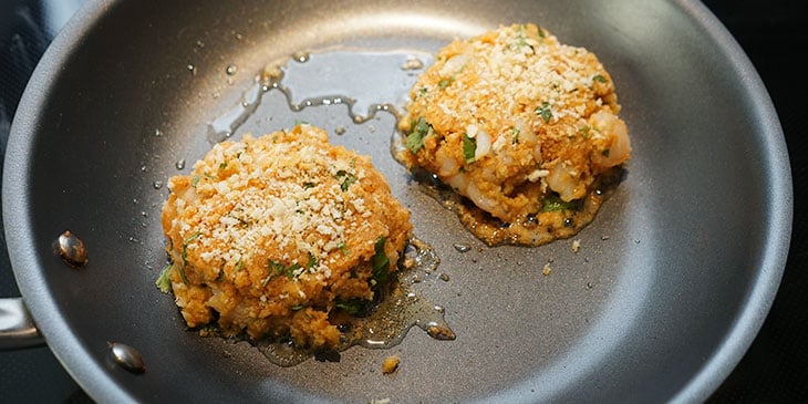 Fried Shrimp Burger (15 minutes) • Zona Cooks