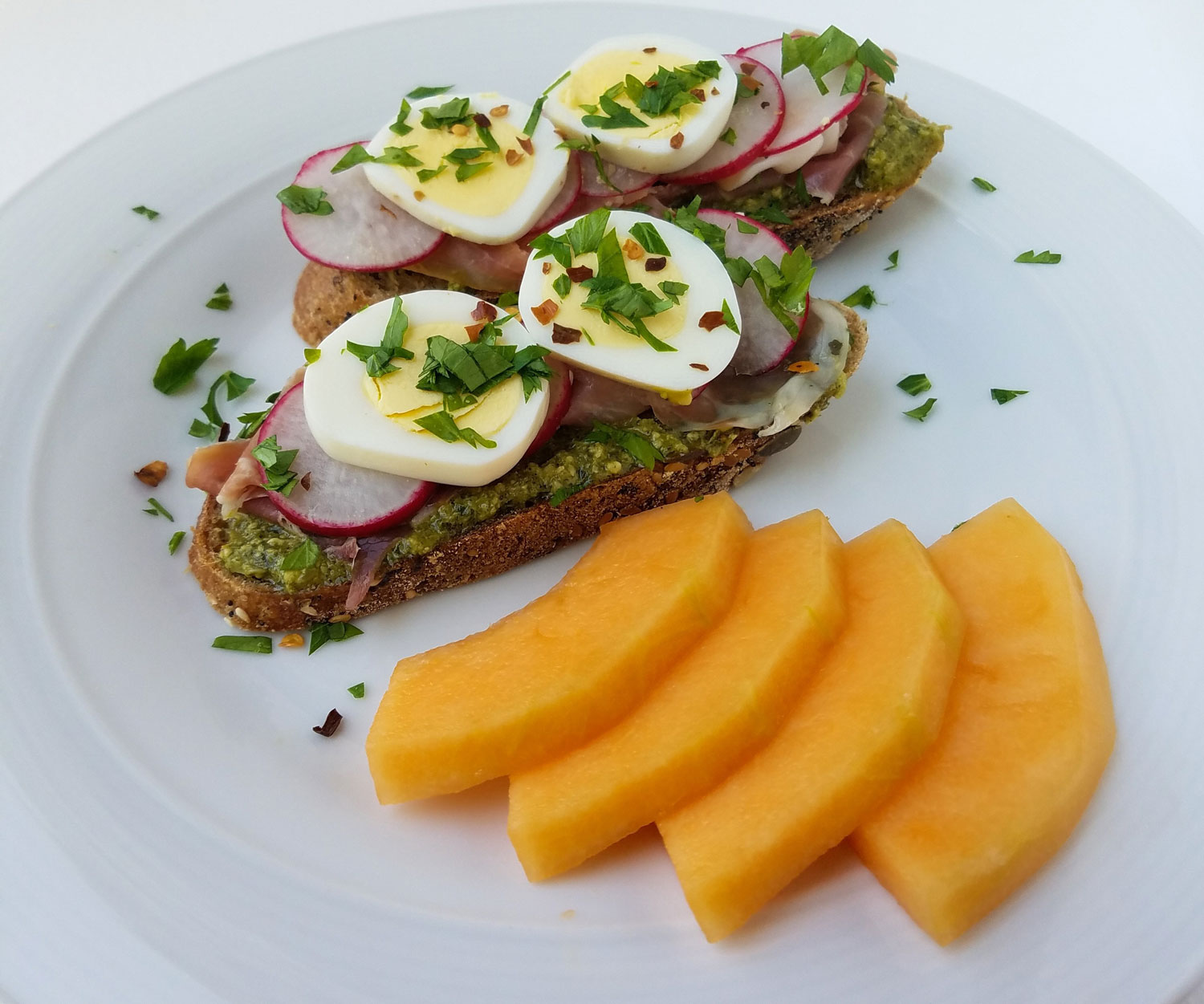 Simple & Tasty Pesto Egg Sandwich